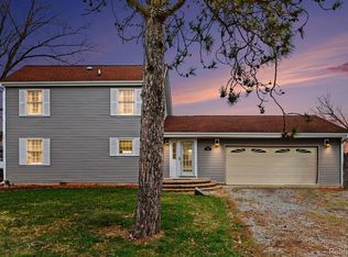 5225 Pine Dr, Jackson, MI 49201