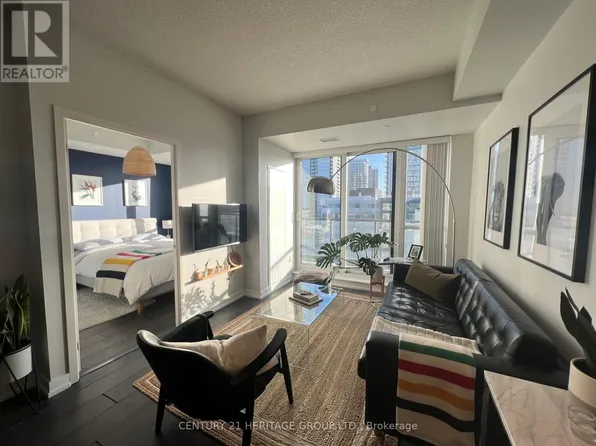 200 Sackville St #912, Toronto, ON M5A 0C4