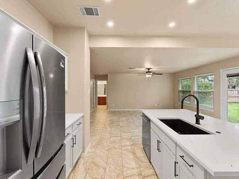 2104 Lobelia Dr — Photo 15