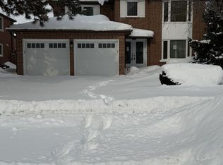 6 Carriage Ln, Toronto, ON M2R3V6