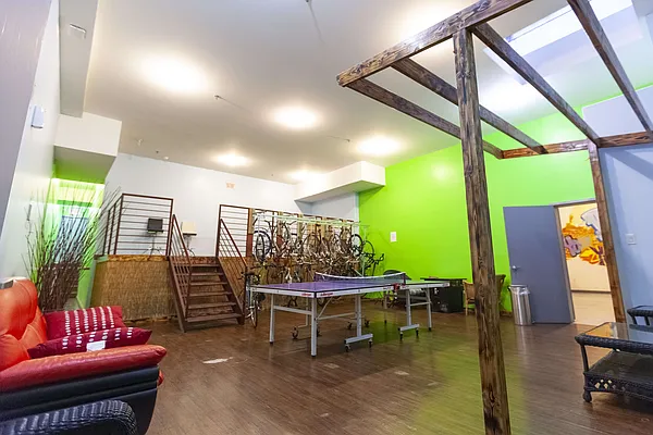 Rented by Bold New York | media 32