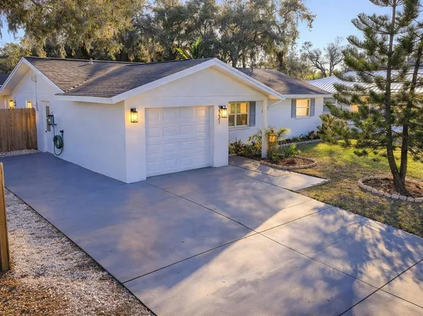 3331 Woodmont Dr, Sarasota, FL 34232