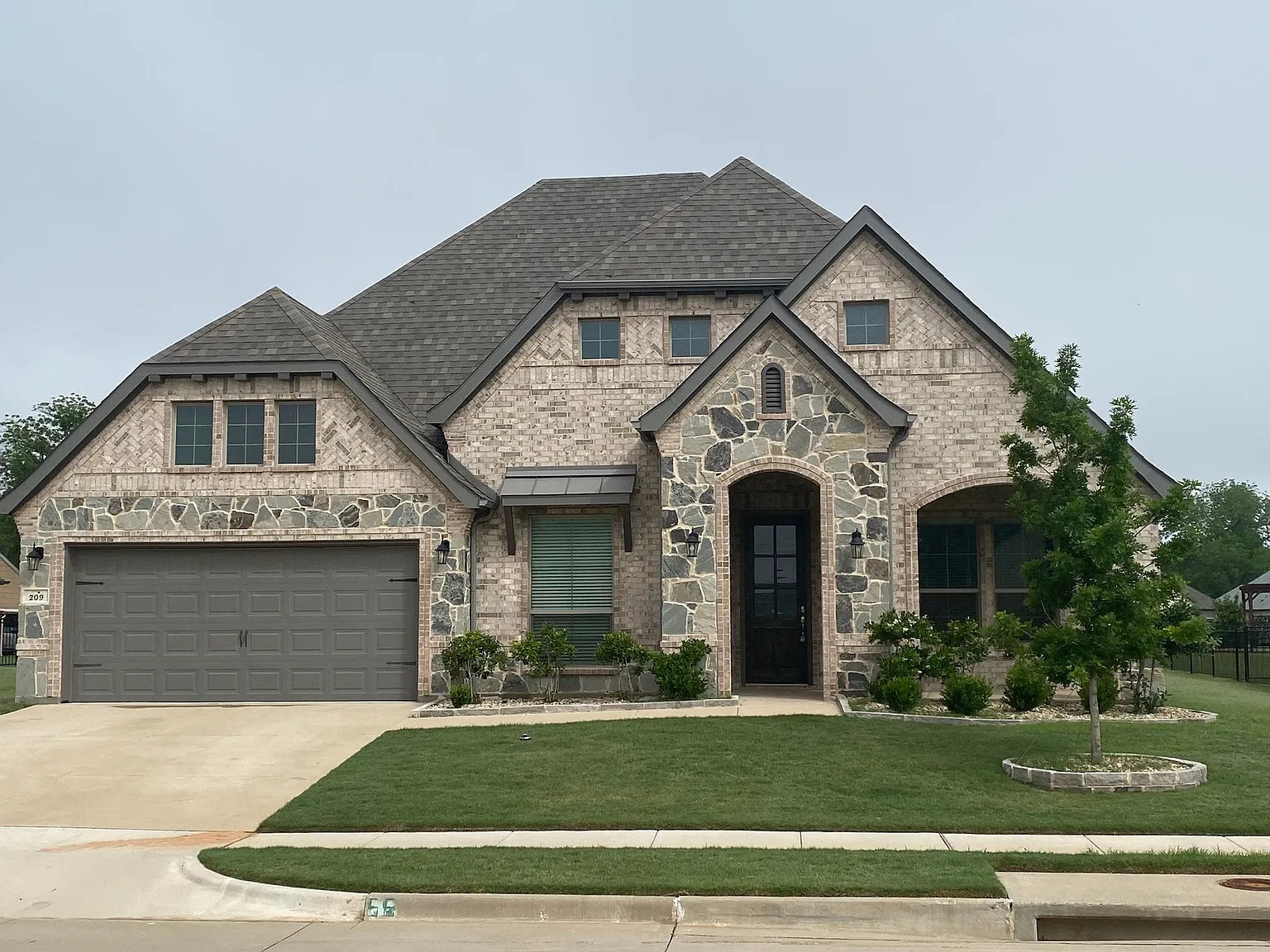 4 bed, 2622 sqft, $3,000 — Photo 1
