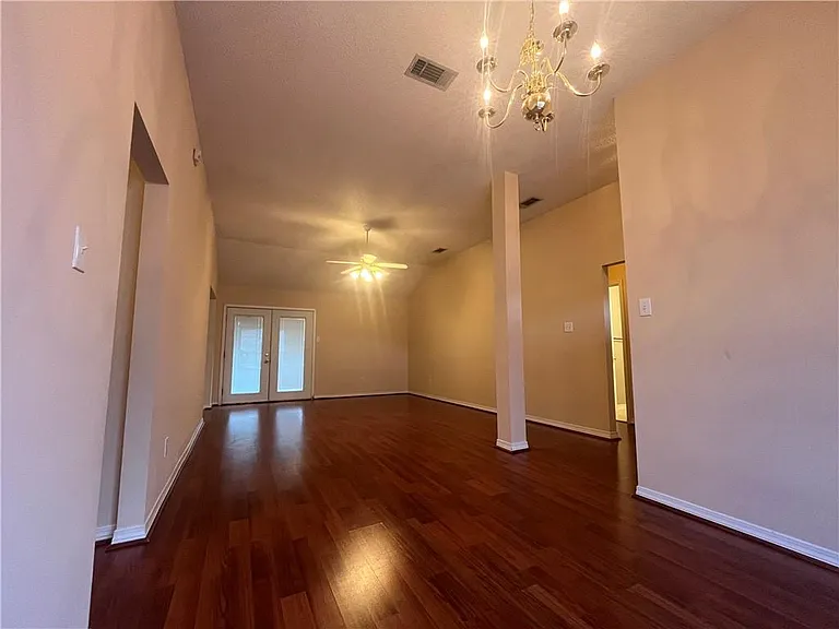 1363 Kilearn Dr — Photo 2