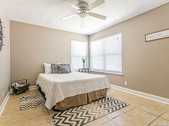 2nd image of 223 E Ackard Pl