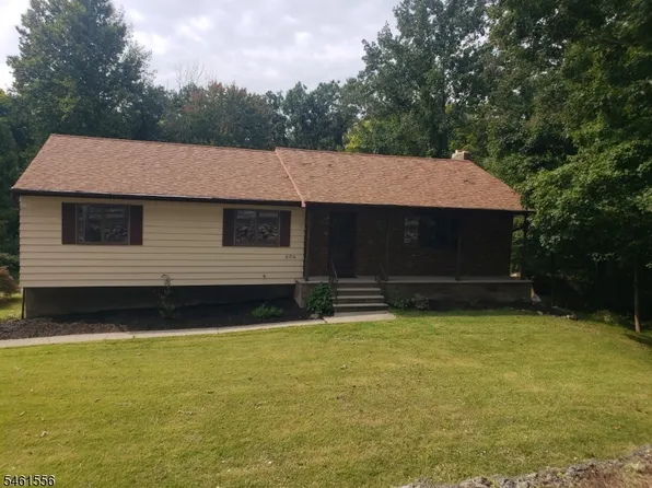 209 Macopin Rd, Bloomingdale, NJ 07403