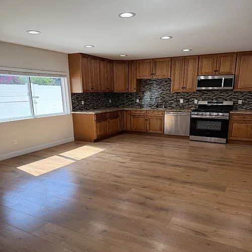 11008 Haskell Ave Photo 1