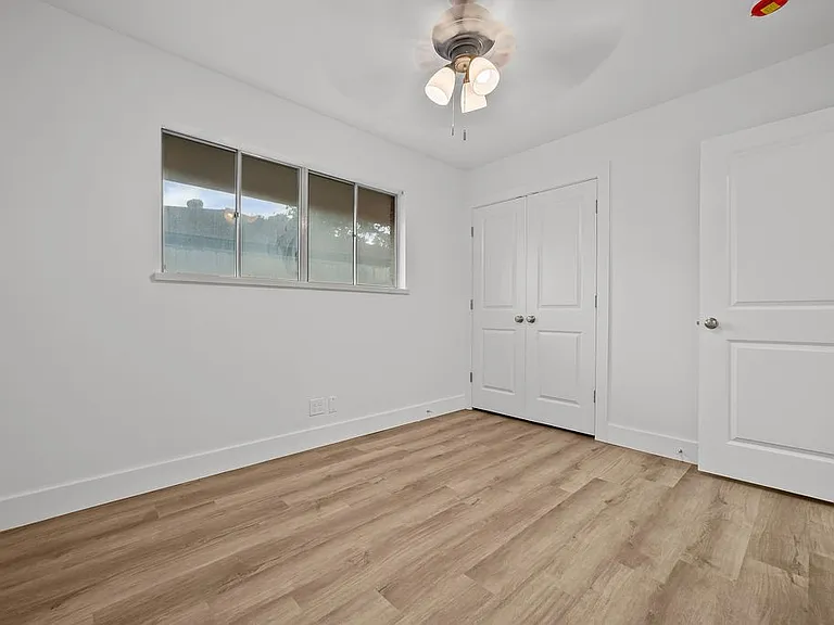 445 Montclair Dr — Photo 5