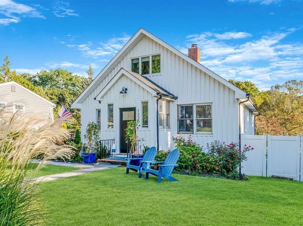 1230 New Suffolk Ave, Mattituck, NY 11952