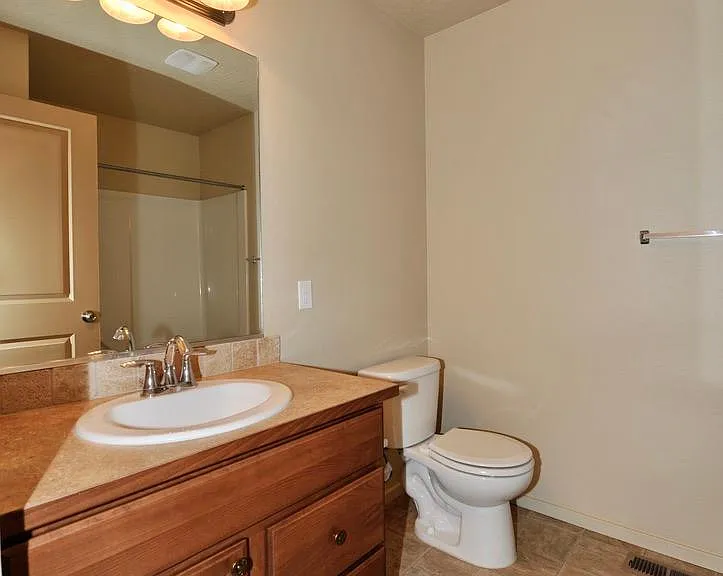 1288 N Pyroclast St — Photo 18