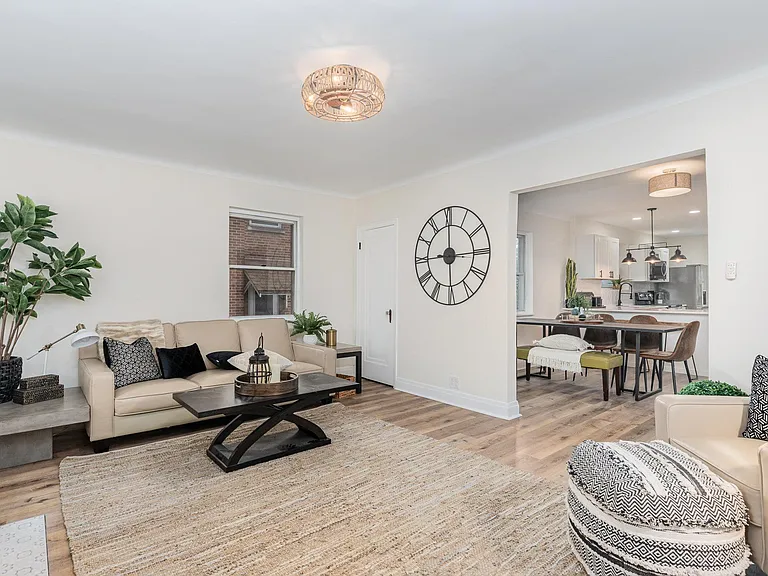 3245 Koenig Ave — Photo 2