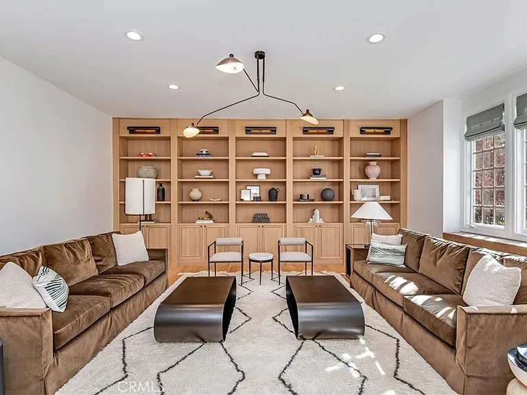 4550 Encino Ave — Photo 7