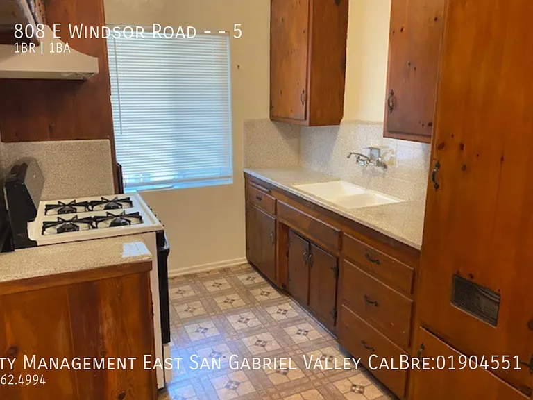 808 E Windsor Rd #5 — Photo 1