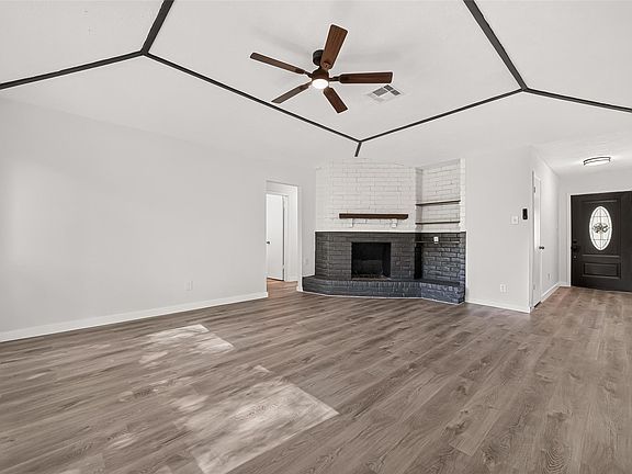 4th image of 13722 New Village Ln