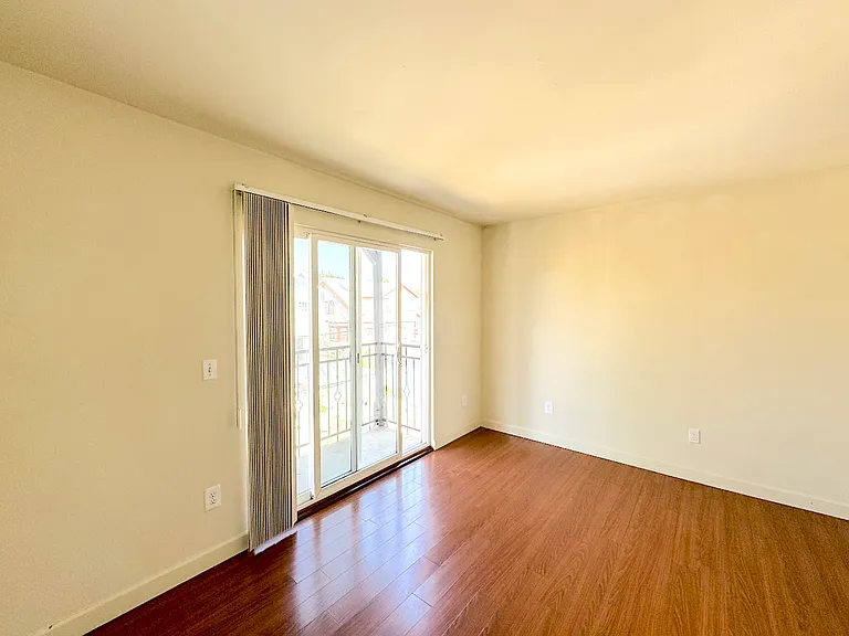 4629 Prospect Ave #3 — Photo 8
