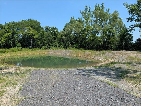 4th image of 2855 Stout Rd