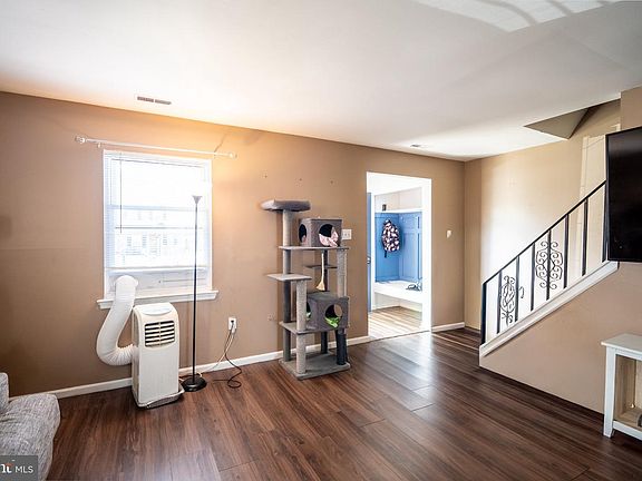 4th image of 7 Naylor Ct
