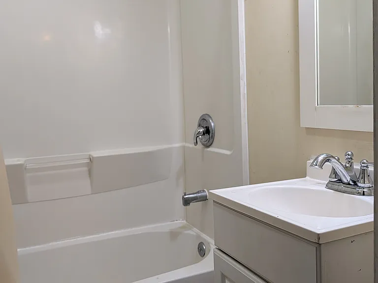207-209 Austin Ln #207 — Photo 6