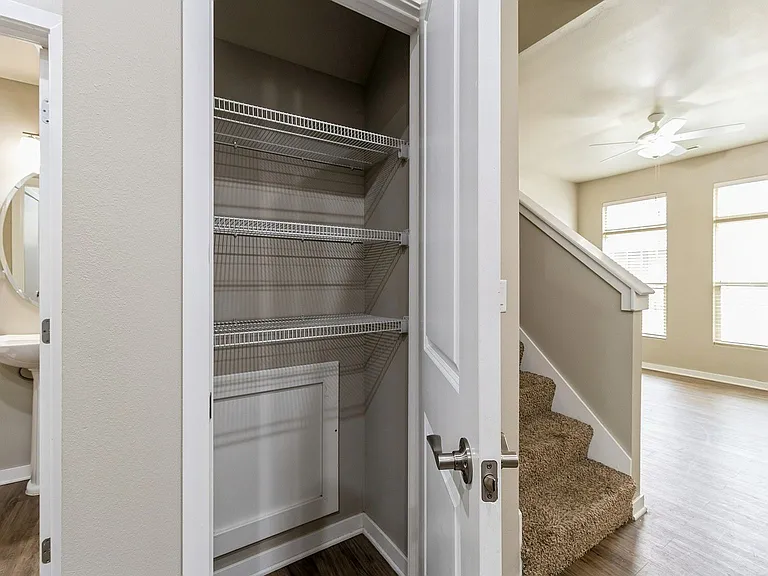 320 SW 6th St #106 — Photo 12
