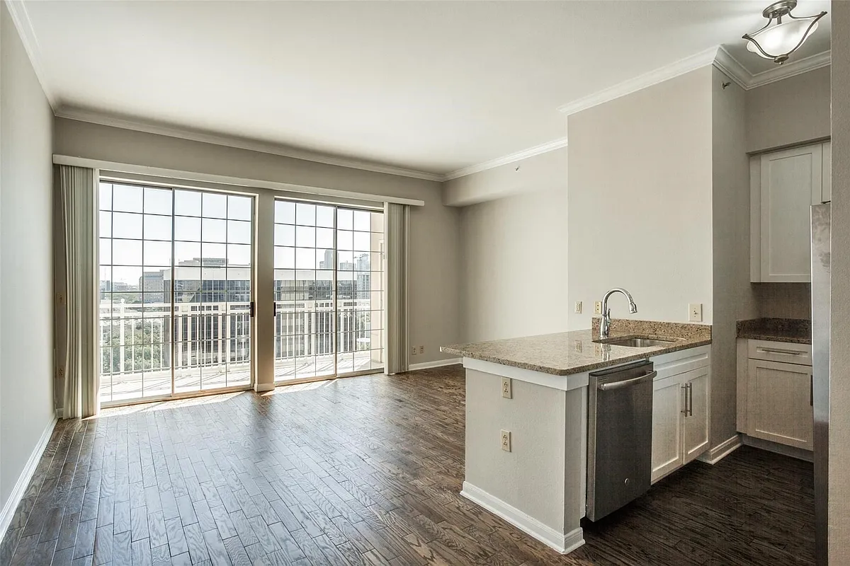 Building Photo - 3225 Turtle Creek Blvd #1537