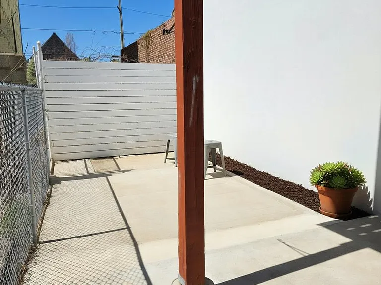 1558 N Randolph St — Photo 11