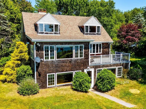26 Boathouse Road, Gouldsboro, ME 04607