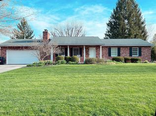 906 Carnation Dr, Wapakoneta, OH 45895
