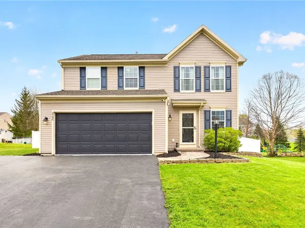 3196 Peacock Cir, Macedon, NY 14502