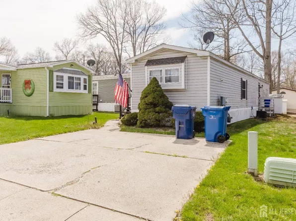 37 Emerson Rd, North Brunswick, NJ 08902