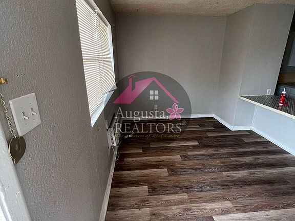 3rd image of 1397 Cedar Crest Dr APT A