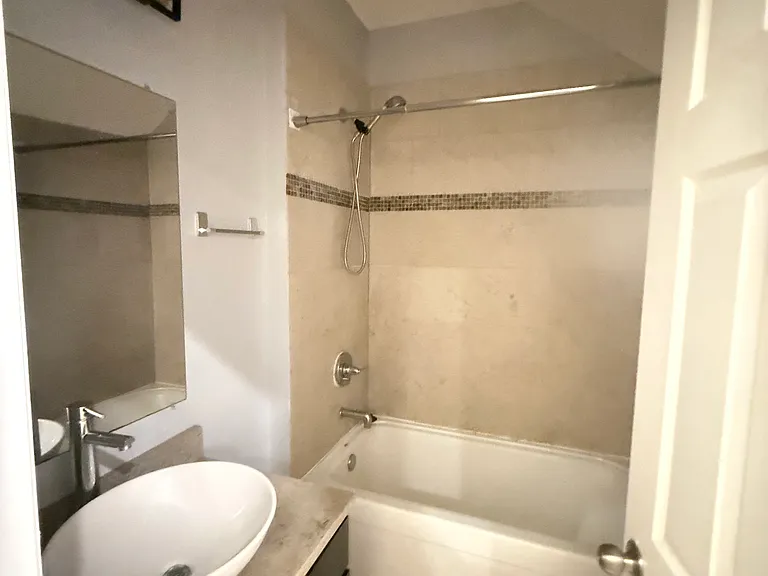 1713 W Le Moyne St #1F — Photo 5