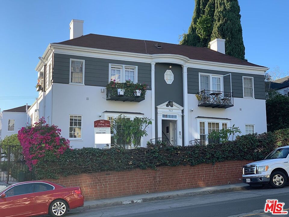 1st image of 965 N Doheny Dr