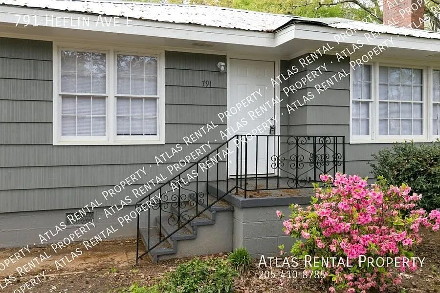 Move-In Ready 3BR Home with Granite Counters & 1-Car Garage! — Photo 4