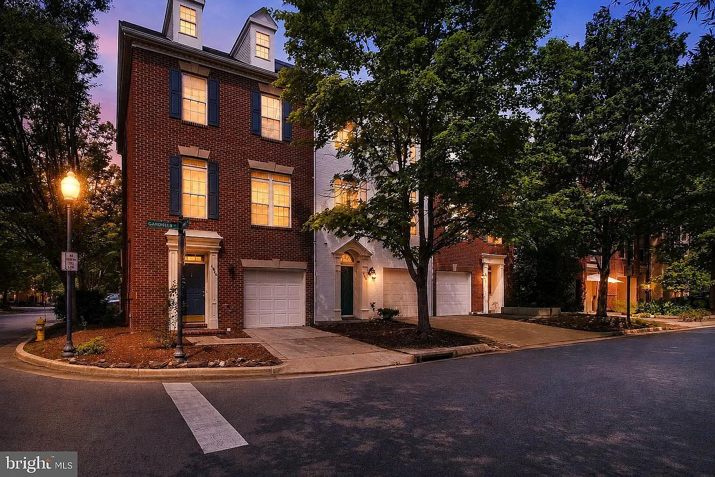3 bed, 1984 sqft, $3,800 — Photo 3
