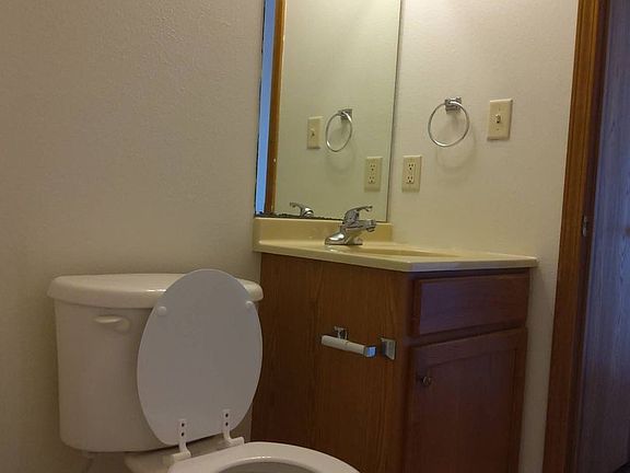 5th image of 265 Woodridge Ct APT D