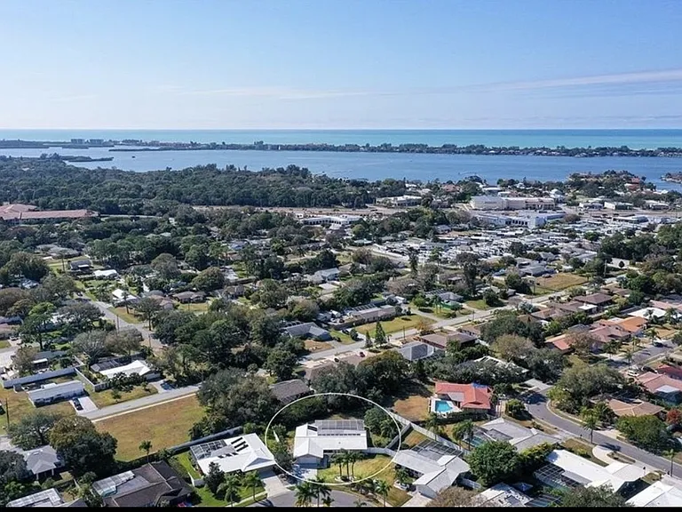 2876 Captiva Dr — Photo 27