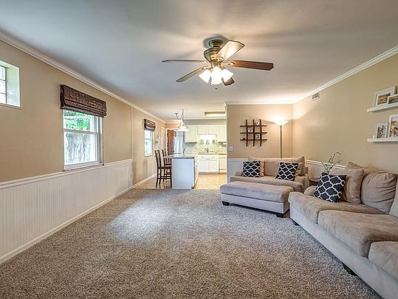3rd image of 690 Carlsbrook Dr