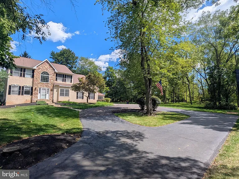 114 Lenape Dr — Photo 41