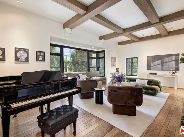 1701 Queens Ct, Los Angeles, CA 90069