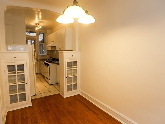 5th image of 1647 W Touhy Ave APT 2N