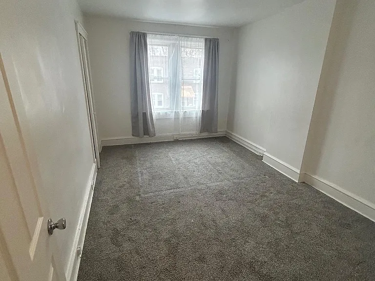30 Amboy Ave — Photo 14