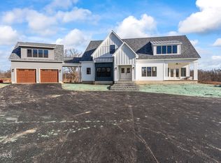 811 Waldens Pond Rd, Albany, NY 12203