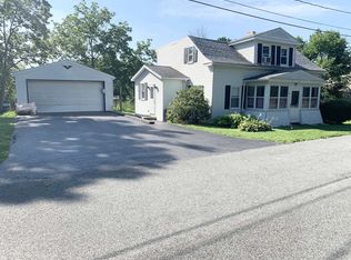 24 Newkirk Rd, East Greenbush, NY 12061