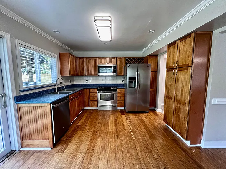 684 Orangewood Dr — Photo 7