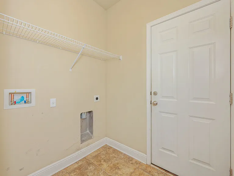 3927 Tuscany Way — Photo 32