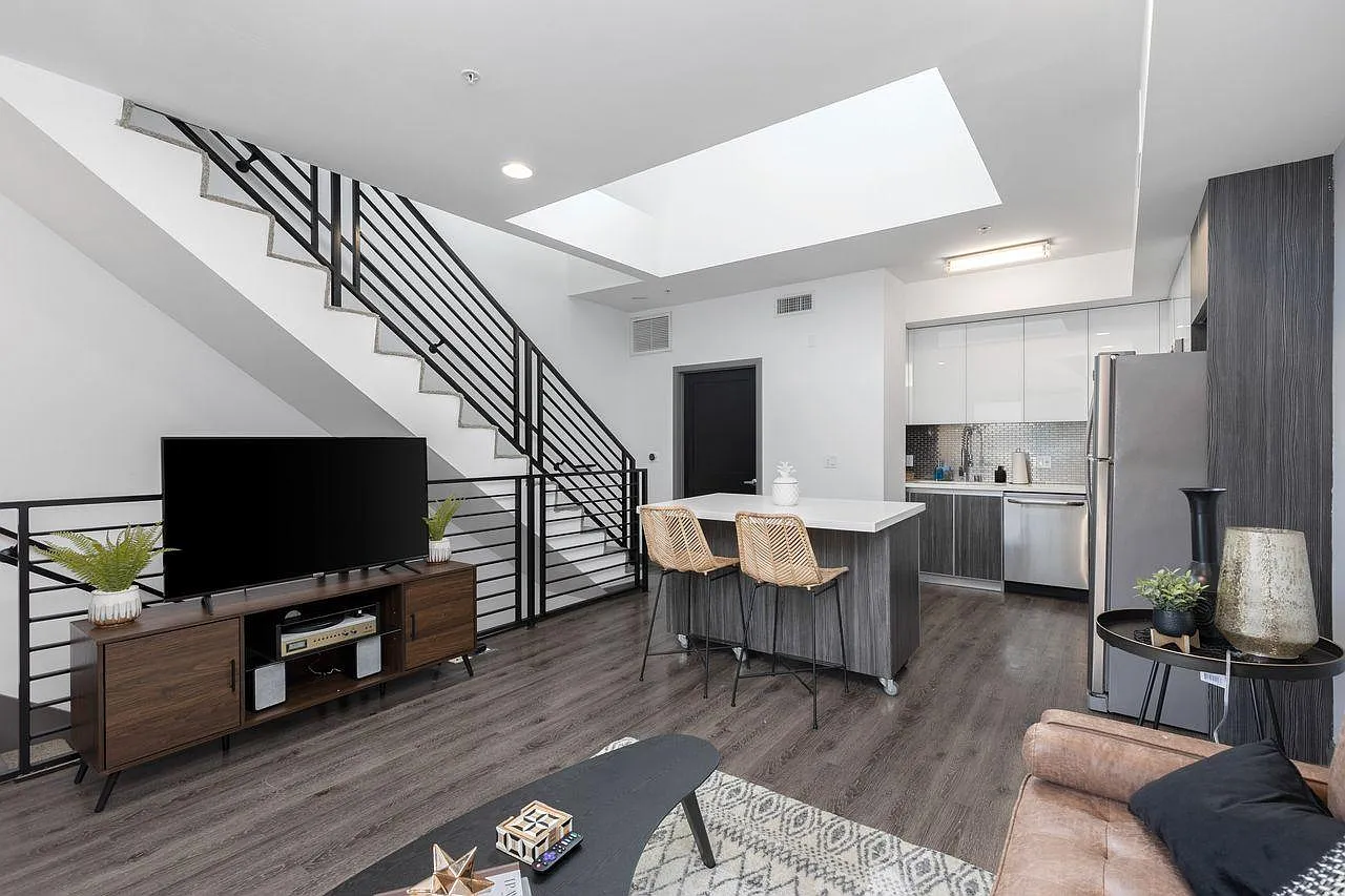 1 bed, 1.5 bath, 850 sqft, $2,650 — Photo 1