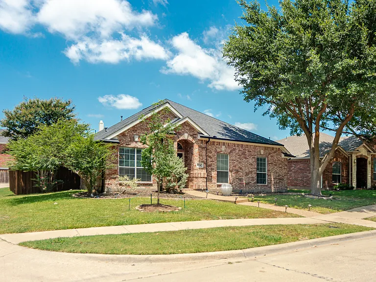11342 Mansfield Dr — Photo 2