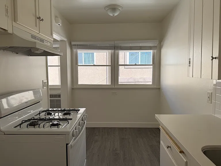 22719 Del Valle St #E — Photo 7