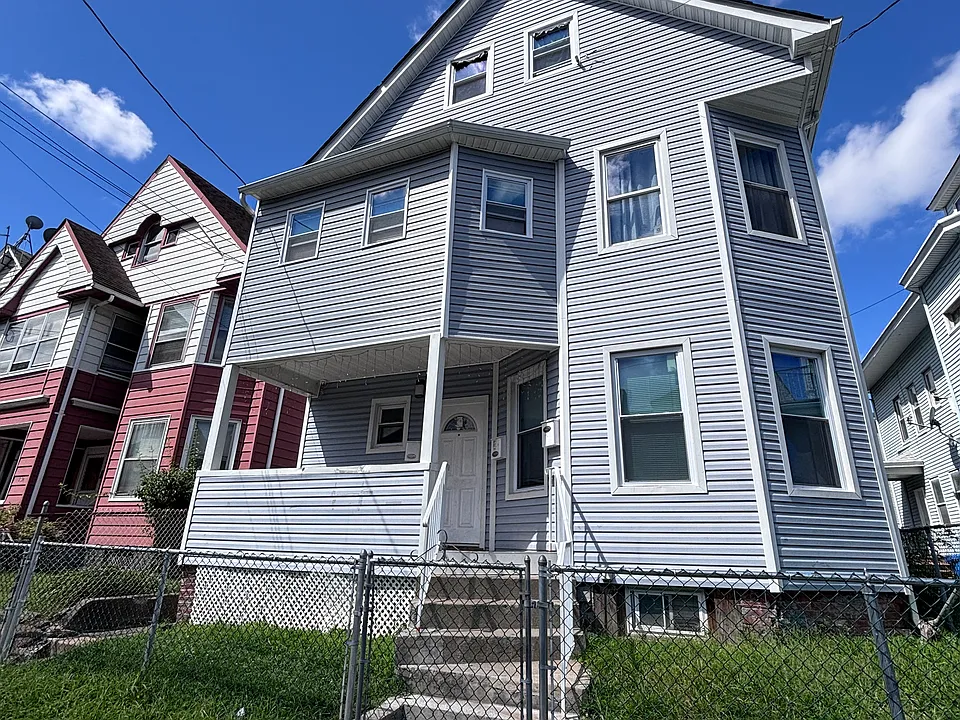 130 E 21st St #1