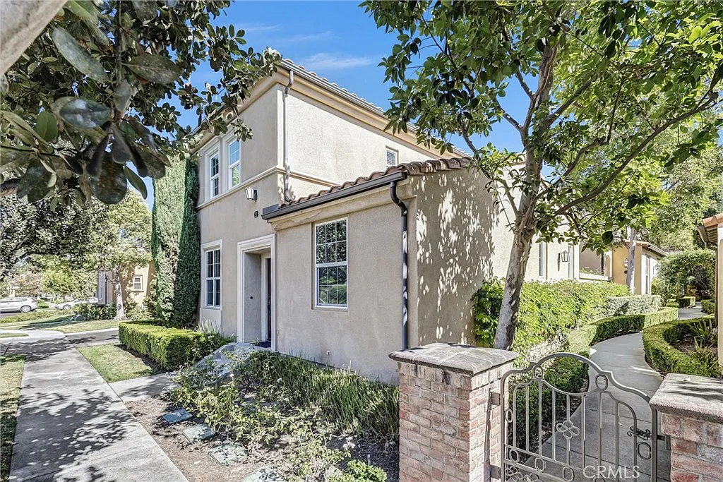2 bed, 2.5 bath, 1154 sqft, $4,000 — Photo 2